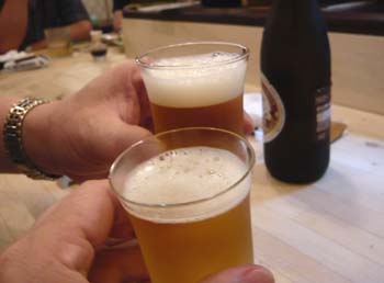 02 ビール乾杯.jpg
