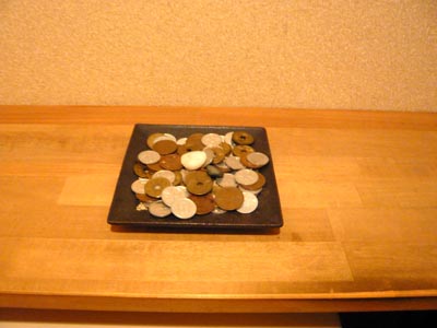 09 トイレにお金.jpg