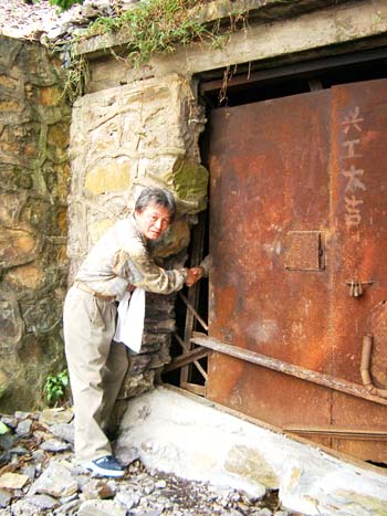 103　早川さん握手.JPG