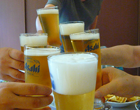 13ビールかんぱい.jpg