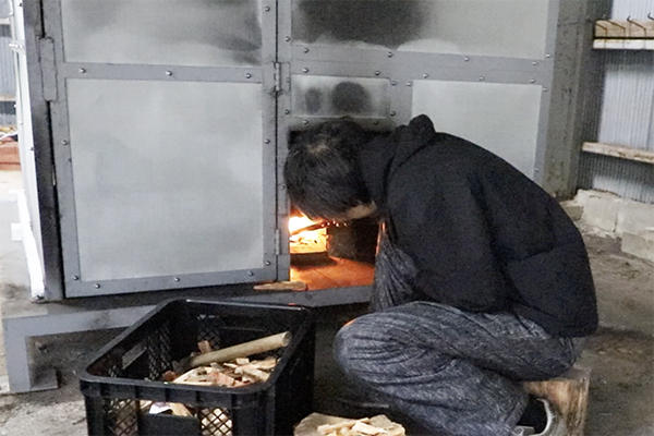 錦光園_赤松を炊く